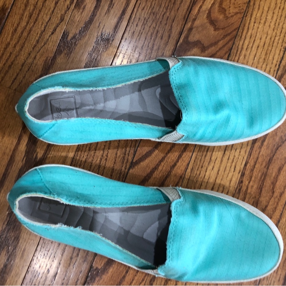 Reef blue shoes-never worn size 8
